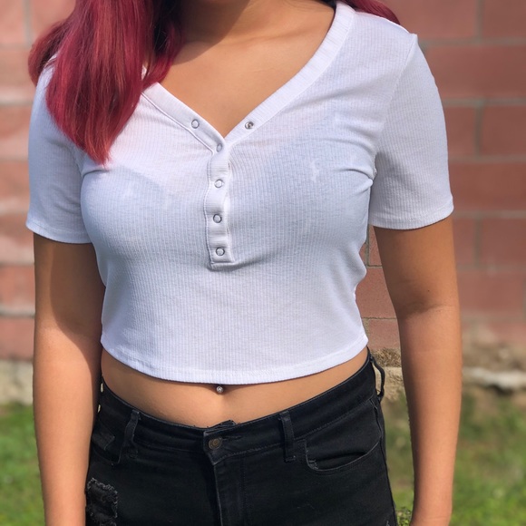 Button crop top 😻🎰 - Picture 2 of 5